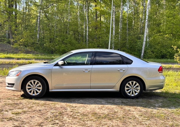 Volkswagen Passat cena 34550 przebieg: 145000, rok produkcji 2014 z Warszawa małe 121